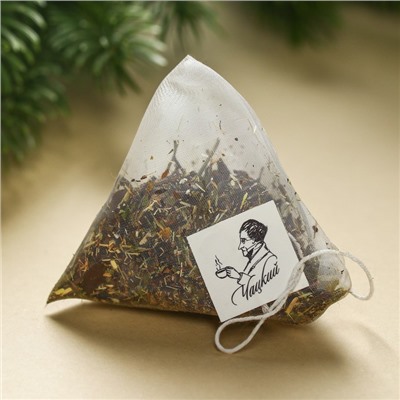 Парный чай «Новогодняя аптечка»: чай чигирский с мятой и ягодами 1 шт. х 3 г., чай травяной с мелиссой, мятой и хвоей 1 шт. х 3 г.