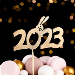 Топпер деревянный "Символ года 2023", золотой, "Заяц за цифрой"