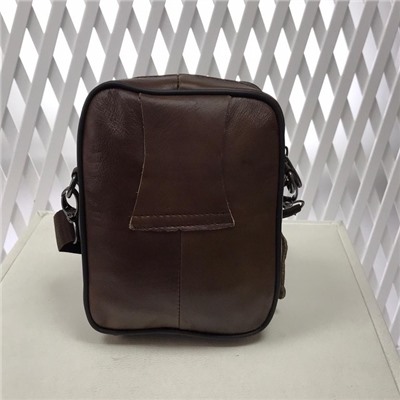 Модная мужская сумка Exx из мягкой натуральной кожи с ремнем через плечо шоколадного цвета.