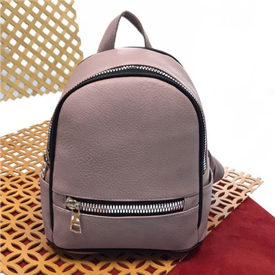 Модный рюкзачок Aiman из прочной эко-кожи с массивной фурнитурой нежно-пурпурного цвета.