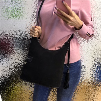 Универсальная сумочка Sette через плечо из натуральной замши и эко-кожи чёрного цвета.
