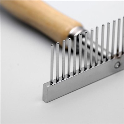 Расчёска-грабли Wood с деревянной ручкой, 13 х 9,5 см