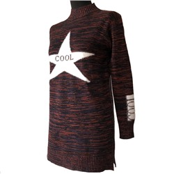 Размер единый 42-46. Теплый женский свитер-туника Star_Dust цвета красное дерево с нашивкой "звезда".
