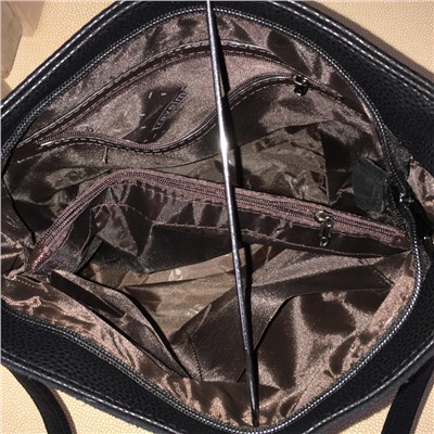 Миниатюрная сумочка Valentiggo с ремнем через плечо из искусственной замши и эко-кожи карамельного цвета.