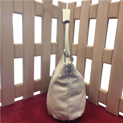 Дизайнерская сумка Miamo из матовой мелкозернистой натуральной кожи цвета шампань.