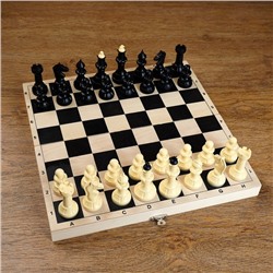 Шахматы (доска дерево 30х30 см, фигуры пластик, король h=7см)
