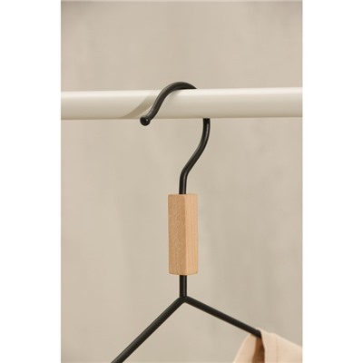 Вешалка для одежды с усиленными плечиками SAVANNA Wood, 42×22×3,2 см, цвет чёрный