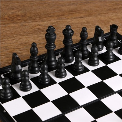Игра настольная "Шахматы", доска пластик 31х31 см, король 8 см, пешка 3,8 см