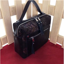Шикарная сумочка Suzanna через плечо из натуральной кожи и лазерными вставками черного цвета.