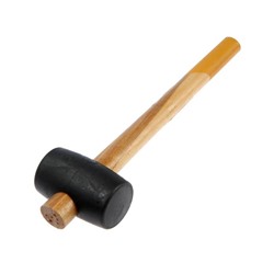 Киянка ТУНДРА, деревянная рукоятка, черная резина, 45 мм, 225 г
