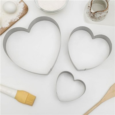 Набор форм для выпечки «Сердце», 3 шт: 20×20×4,5 см, 15,5×15×4,5 см, 10×10×4,5 см