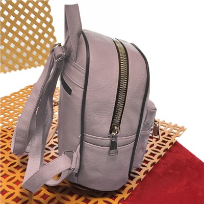 Модный рюкзачок Aiza из прочной эко-кожи с массивной фурнитурой нежно-пурпурного цвета.