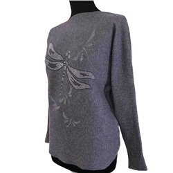 Размер единый 42-46. Мягкий женский свитер Freshness цвета матовый графит с рисунком "Стрекоза".