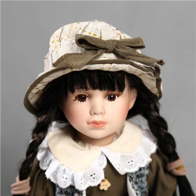 Кукла коллекционная керамика "Юля в зелёном платье и серой жилетке" 40 см