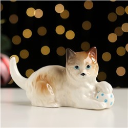 Сувенир "Котёнок с мячом" 7х5х13 см ,фарфор