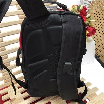 Высококачественный функциональный рюкзак Aquatto  из износостойкой ткани чёрного цвета с графитовой вставкой.