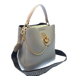 Классическая сумочка Omnia_Gold с широким ремнем через плечо из матовой эко-кожи дымчато-голубого цвета. (белый фон)