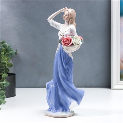 Сувенир керамика "Девушка в белой тунике и голубой юбке с охапкой роз" 30 см