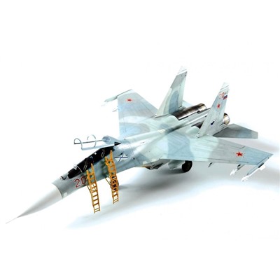 Сборная модель «Российский учебно-боевой самолёт Су-27УБ»