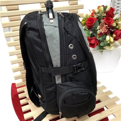 Высококачественный функциональный рюкзак Aquatto  из износостойкой ткани чёрного цвета с графитовой вставкой.