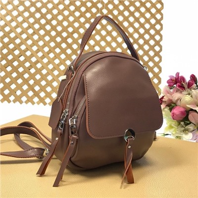 Миниатюрный сумка-рюкзачок Zain из качественной натуральной кожи пудрового цвета.