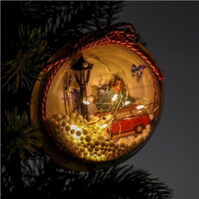 Новогодний шар с деревянной фигуркой и подсветкой «Автомобиль и фонарь» 12х12 см