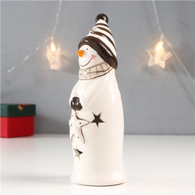 Сувенир керамика свет "Снеговик в полосатой шапке, шарфе, со звездой" 17,8х6х6 см