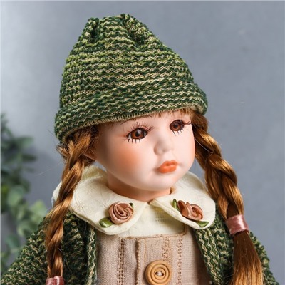 Кукла коллекционная керамика "Василиса в бежевом платье, зелёном жакете" 30 см
