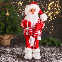 Дед Мороз "В полосатом шарфе и с фонариком" 44 см, бело-красный