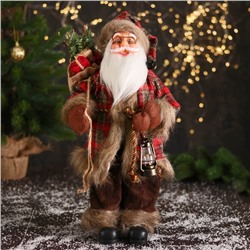 Дед Мороз "В красной клетчатой шубке, с фонариком и веточками" 20х45 см