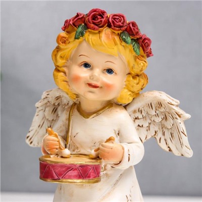 Сувенир полистоун "Ангел в бежевом платье с узором, венок из роз, с барабаном" 15,5х10х6,5см   62570
