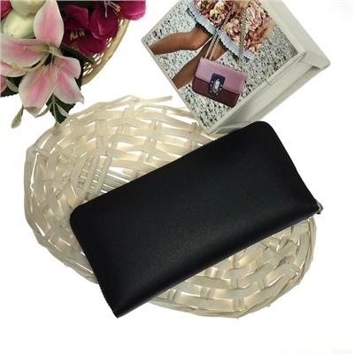 Полноразмерный женский кошелек Kartie из матовой эко-кожи чёрного цвета.