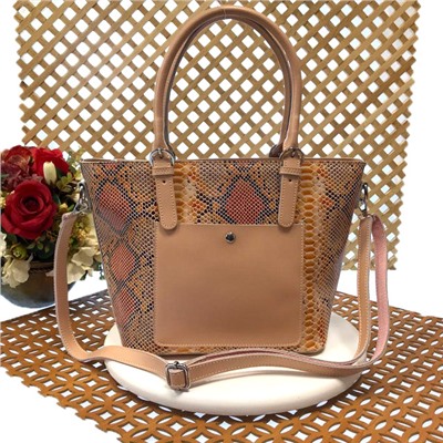 Женская сумочка Estate из натуральной кожи персикового цвета.