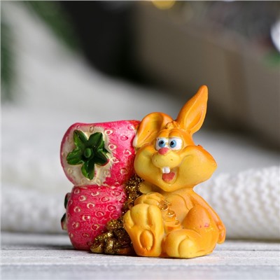 Подставка для зубочисток "Заяц с ягодой" 5см