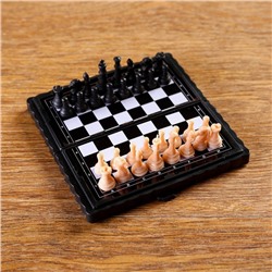 Игра настольная "Шахматы" на магните, 8.5х8.5 см, микс