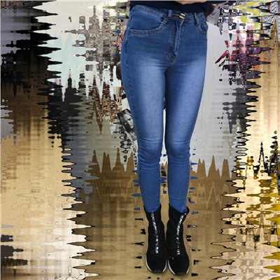 Размер 25. Рост 165-170. Стильные женские джинсы Romano из стрейч материала цвета голубой туман.