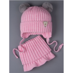 Шапка вязаная детская с двумя помпонами на завязках, нашивка Мишка + манишка, розовый