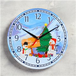 Часы настенные, серия: Новый год, "Подарки снеговиков", d=24 см, плавный ход
