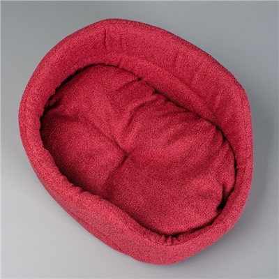 Лежанка овальная, 38 х 25 х 14 см, мебельная ткань, красная