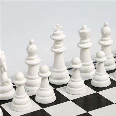 Настольная игра 3 в 1: шашки, нарды, шахматы", поле 21.7 х 18.5, d=1.3 см