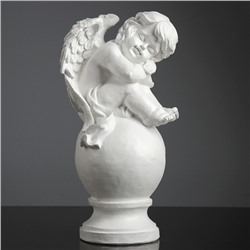 Фигура "Ангел спящий на шаре" белый 15х19х40см