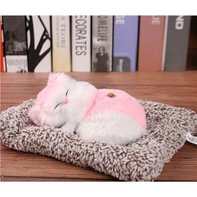 Спящий котенок на коврике с бамбуковым углем M18