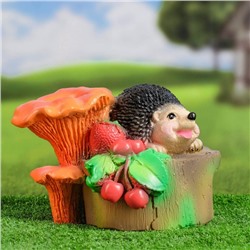 Садовая фигура "Ежик с грибами и ягодами" 19х24х16см