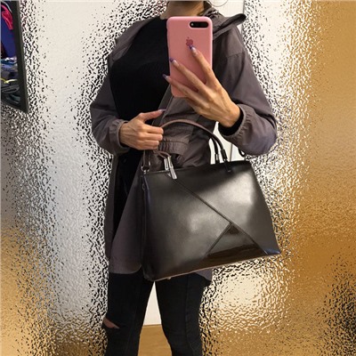 Классическая женская сумка Euphoria из натуральной кожи кофейного цвета.