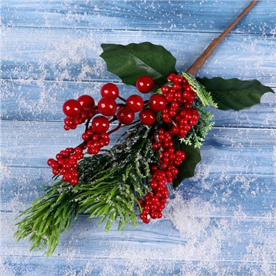 Декор "Зимнее очарование" веточка хвои с ягодками в снегу 29 см
