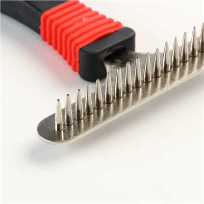 Расчёска-грабли с конусообразными зубьями, нескользящая ручка, 11 х 15,5 см , чёрно-красная   743794