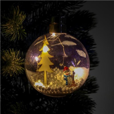 Новогодний шар с деревянной фигуркой и подсветкой «Снеговик и ёлка» 10х10 см
