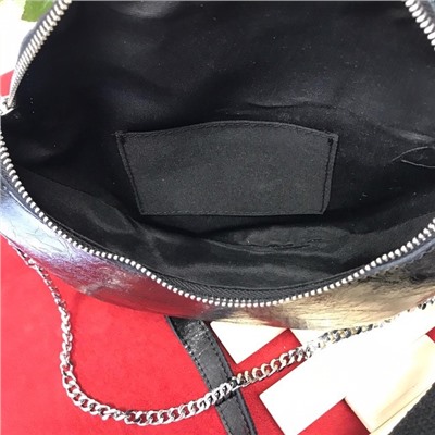 Миниатюрная сумочка Saboe из зеркальной кожи через плечо чёрного цвета.