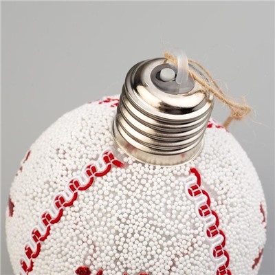 Набор ёлочных шаров «Красные снежинки и олень» 2 шт., батарейки, 1 LED, свечение тёплое белое