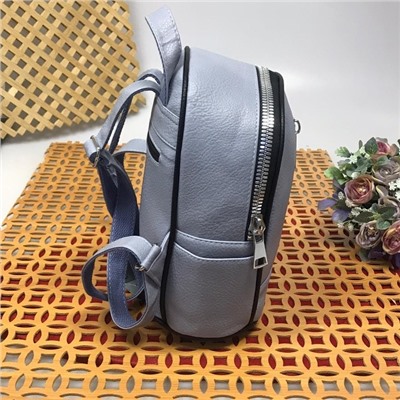 Модный рюкзачок Samwel из прочной эко-кожи с массивной фурнитурой дымчато-голубого цвета.